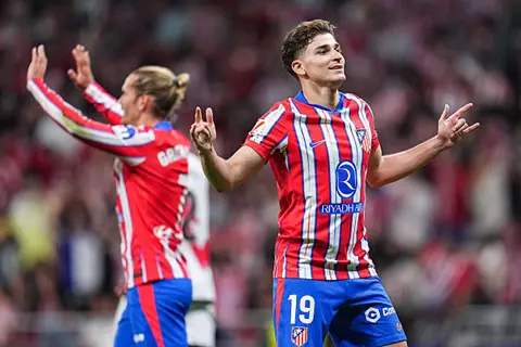 "سنقيم الوضع بنهاية الموسم".. ألفاريز يرد على شائعات برشلونة وباريس سان جيرمان